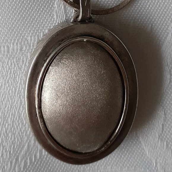 Pendant with chain - Picture 7 of 10